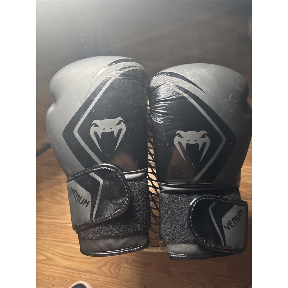 Venum Contender 2.0 Boxing Sparring Gloves Black 16 oz. Excellent Condition